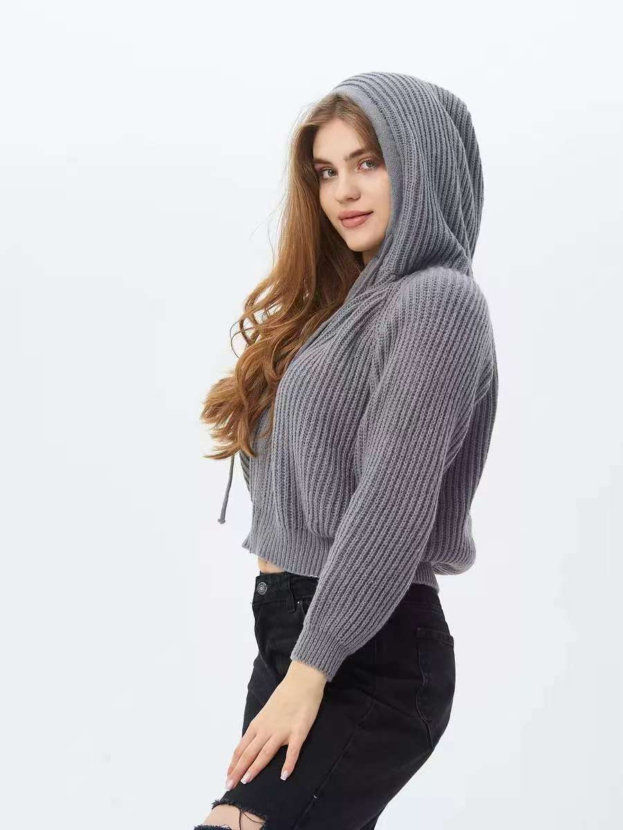 Stilren Cropped Hoodie i Mjuk Stickad Design