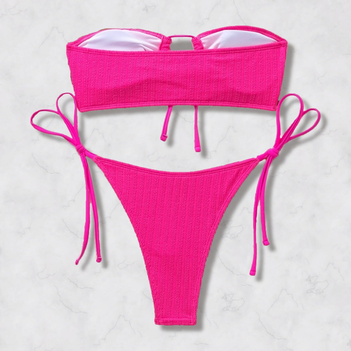 Stilren Bandeau-Bikini för Eleganta Stranddagar