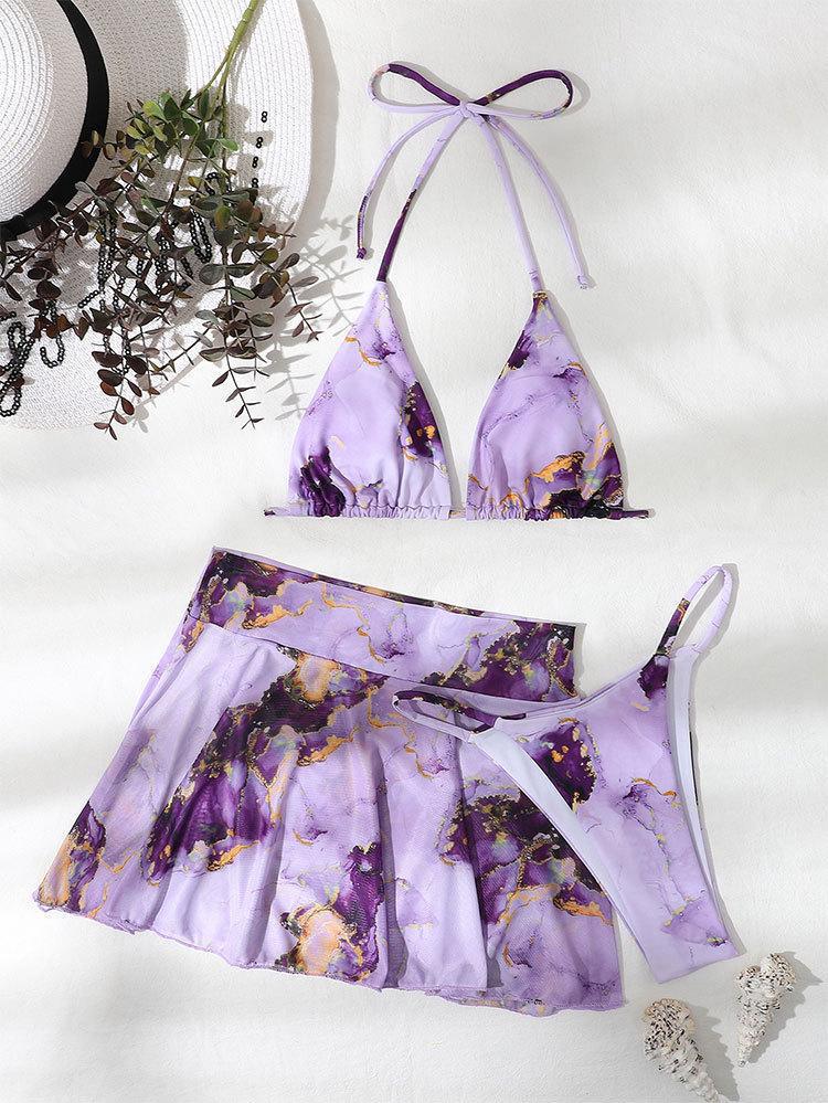 Sofistikerad Bikiniset med Elegant Sarong och Blommönster
