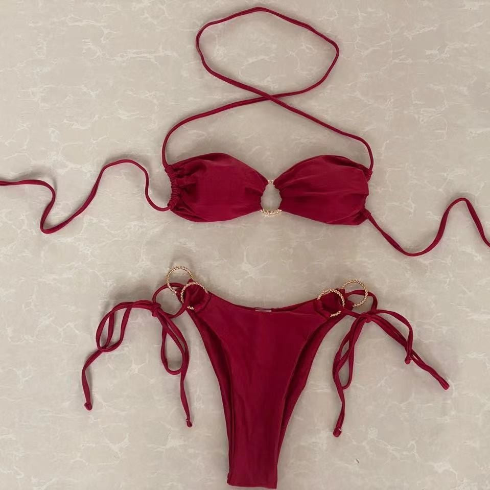 Eleganta Bandeau-Bikini med Guldiga Detaljer