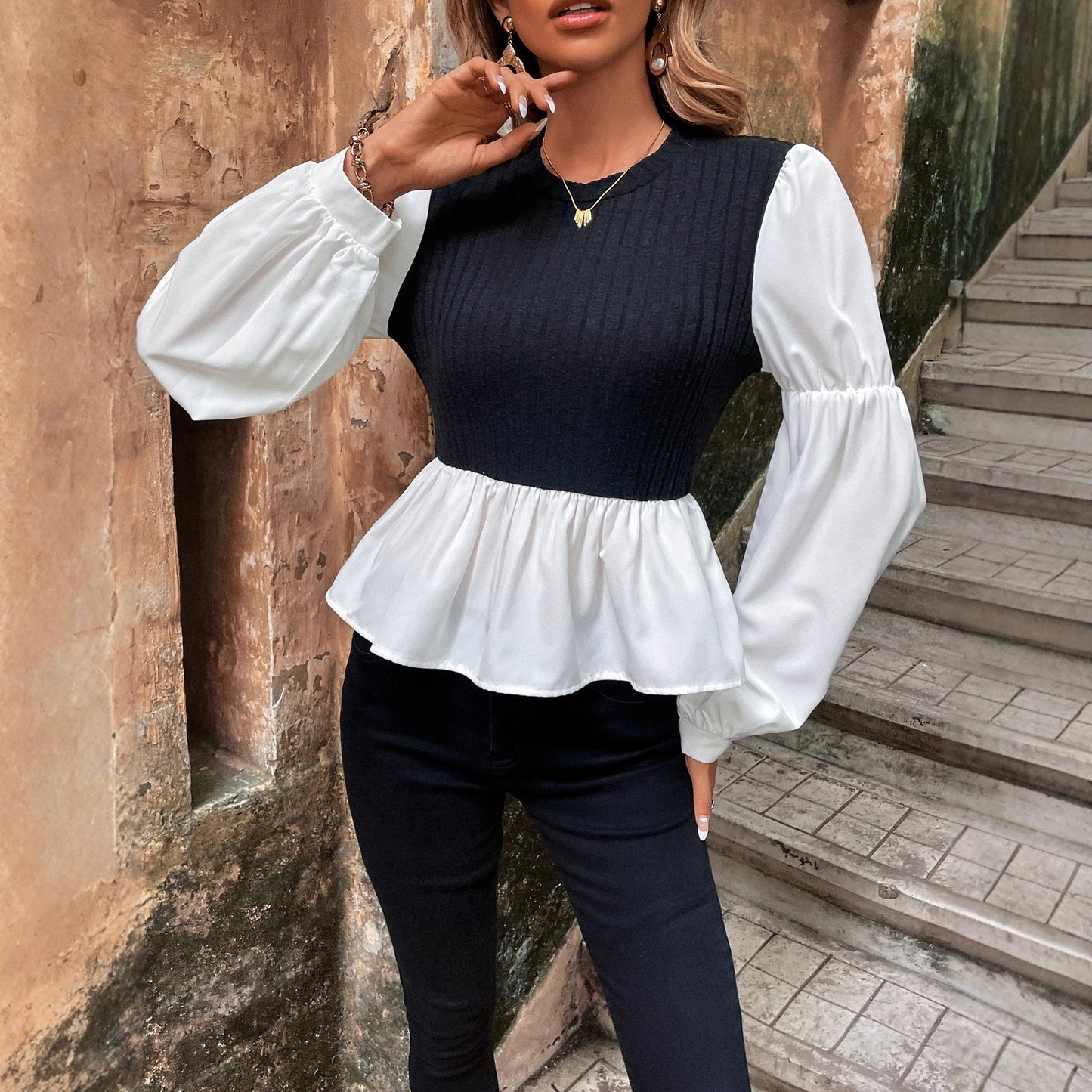 Elegant Bluse med Fede Puffærmer og Struktureret Design