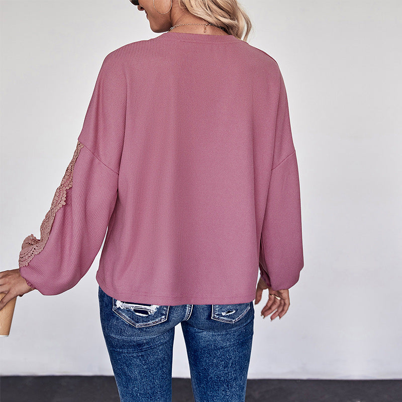 Elegant Bluse med Spidsdetaljer og V-udskæring til Kvinder