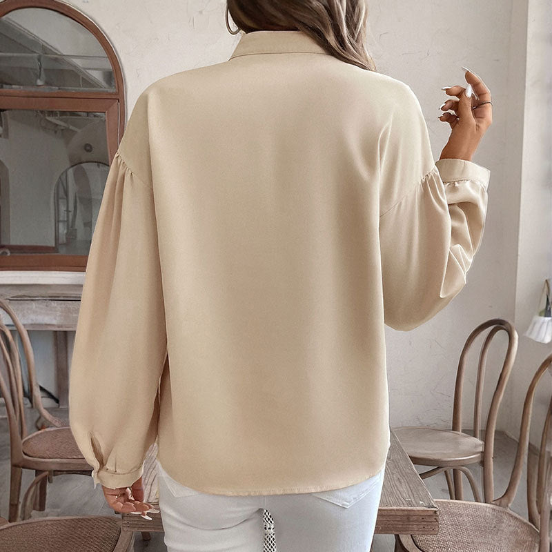 Feminine Bluse med Unik Brodering – StyleEssens
