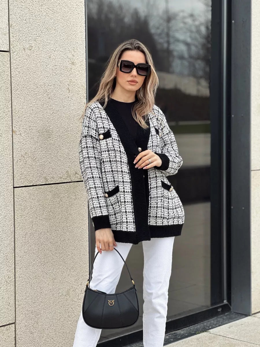 Elegant Boucléstickad Jacka med Unika Detaljer