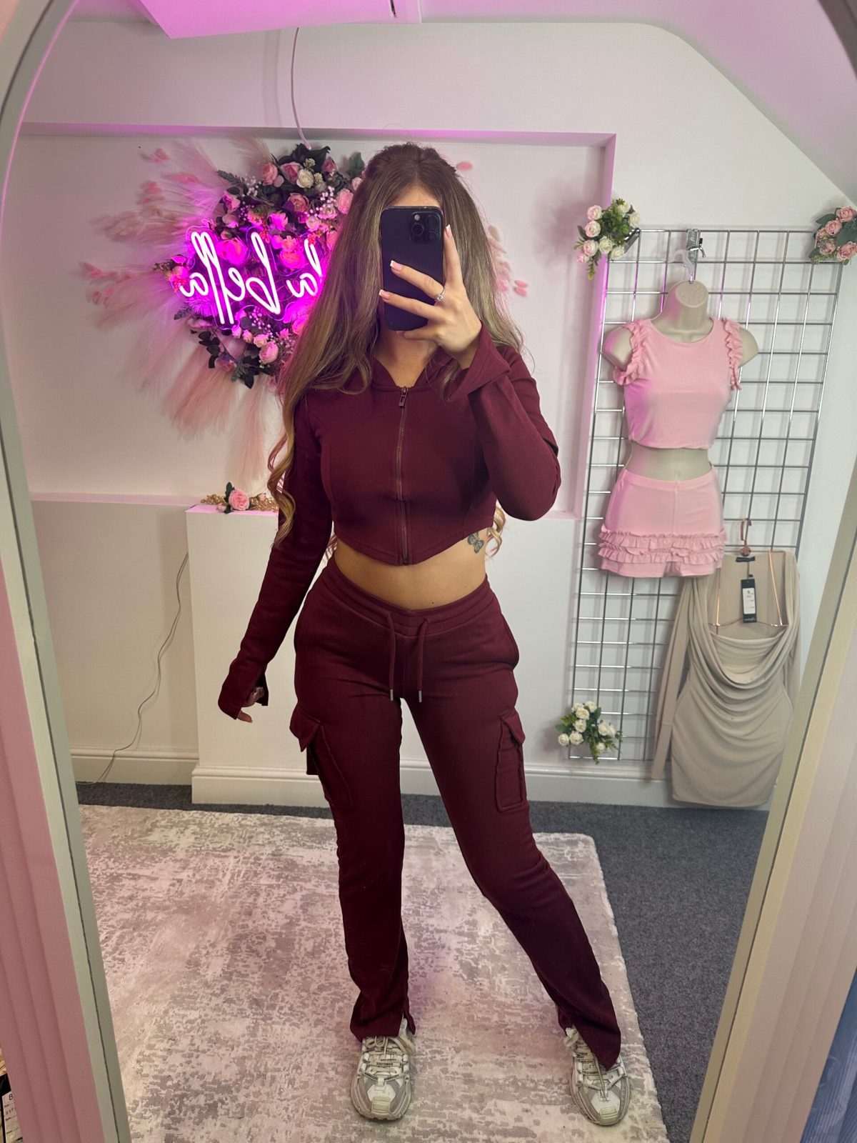 Snyggt set med crop top och cargobyxor för dam