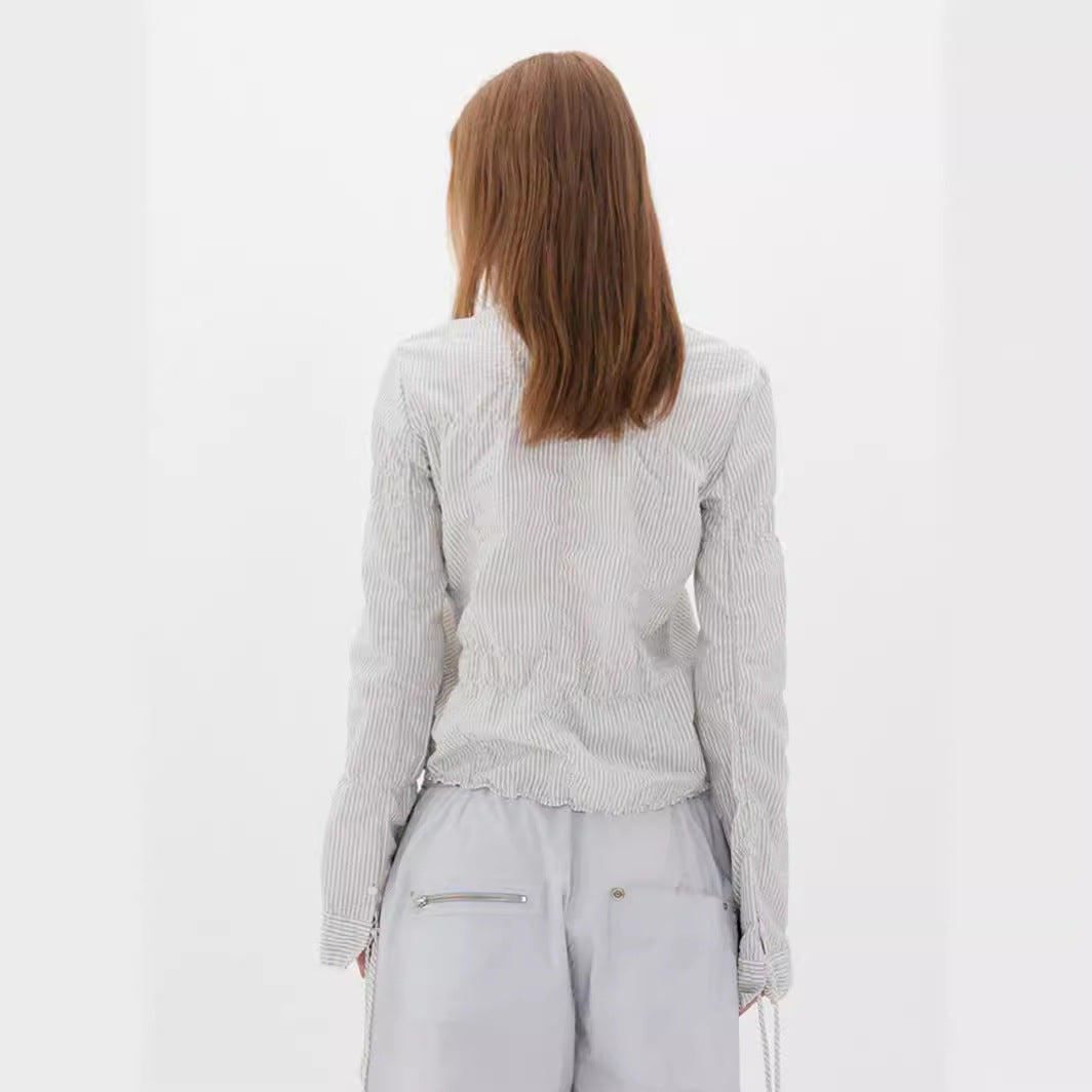 Feminine Bluse med Flotte Detaljer og Figurvenligt Snit