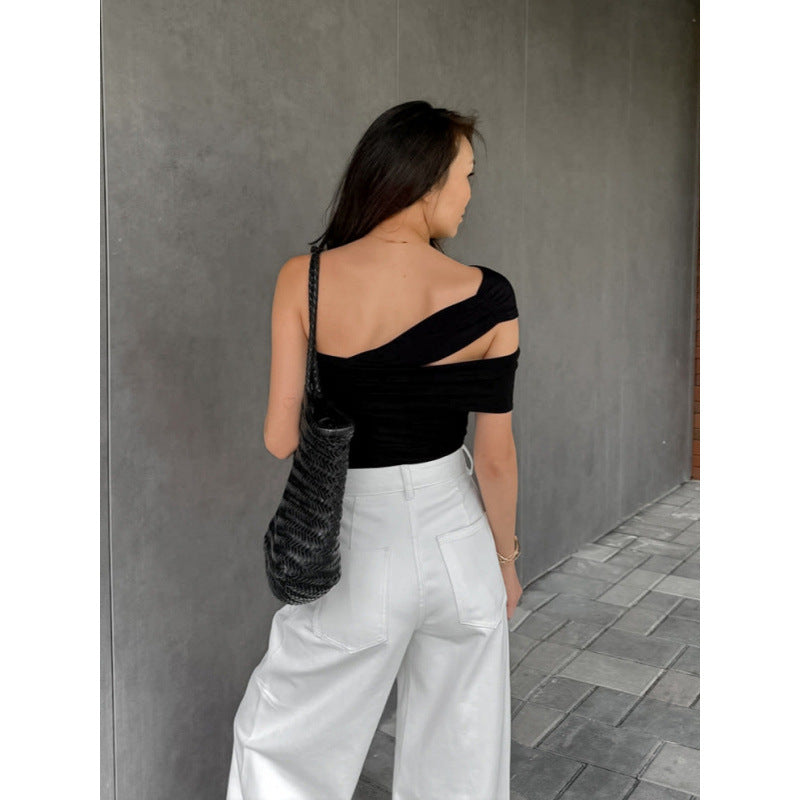 Dynamiskt asymmetriskt topp med elegant drapering