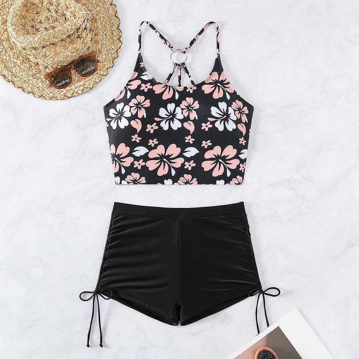 Sommarsätt med blommig topp och hög midja shorts
