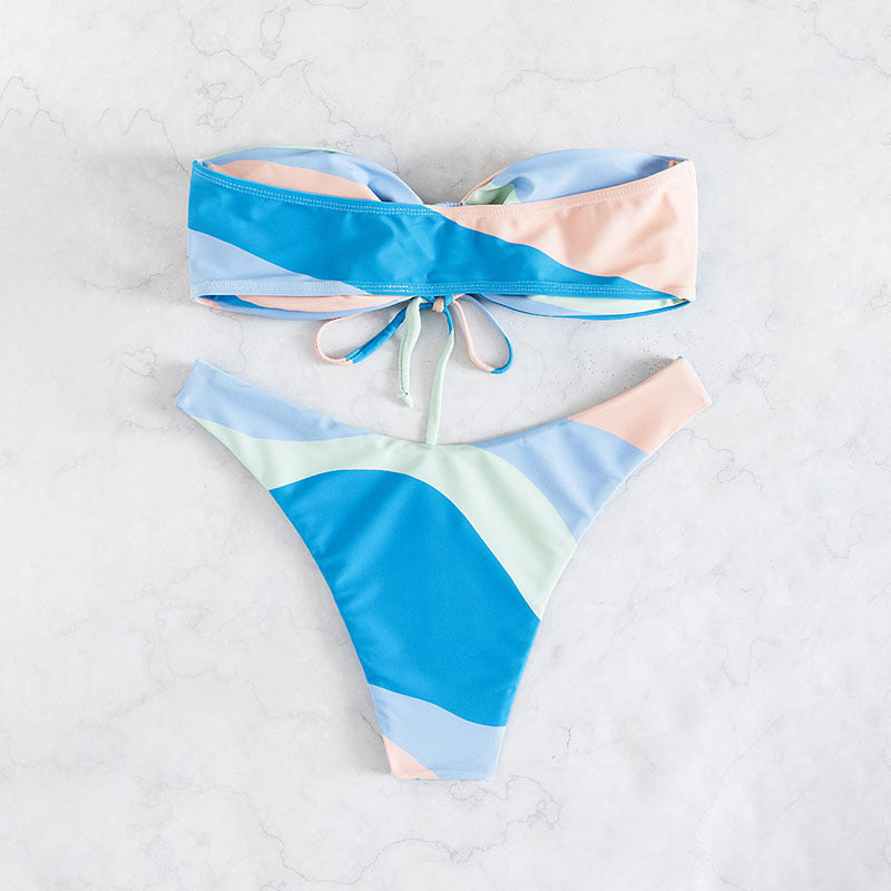Snygg Bandeau-Bikini för Stranden med Lekfull Design