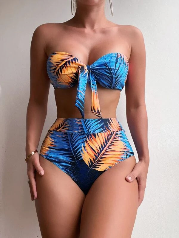 Blomstrande Bandeau-Bikini med matchande Kimono