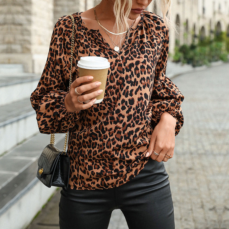 Chic Bluse med Dyreprint og Feminin Pufærme