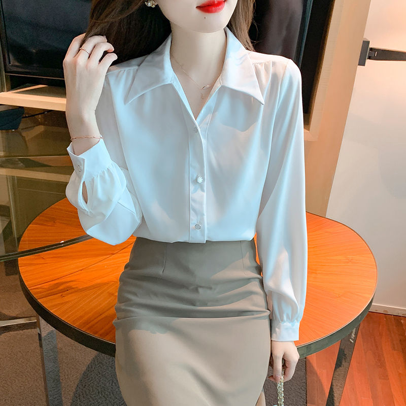 Klassisk Bluse med Elegante Detaljer