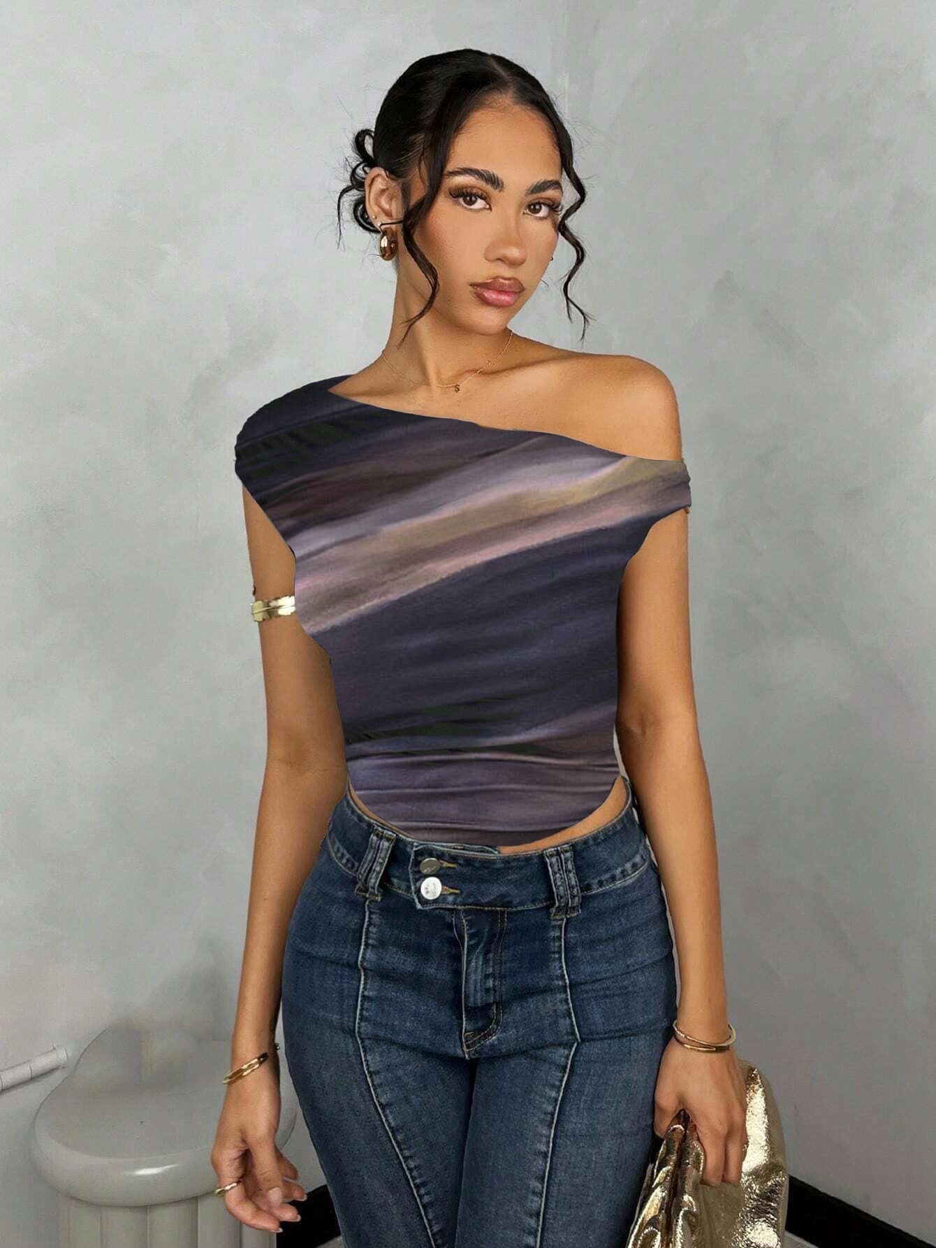 Asymmetrisk Crop-Top med Elegant Vågdesign