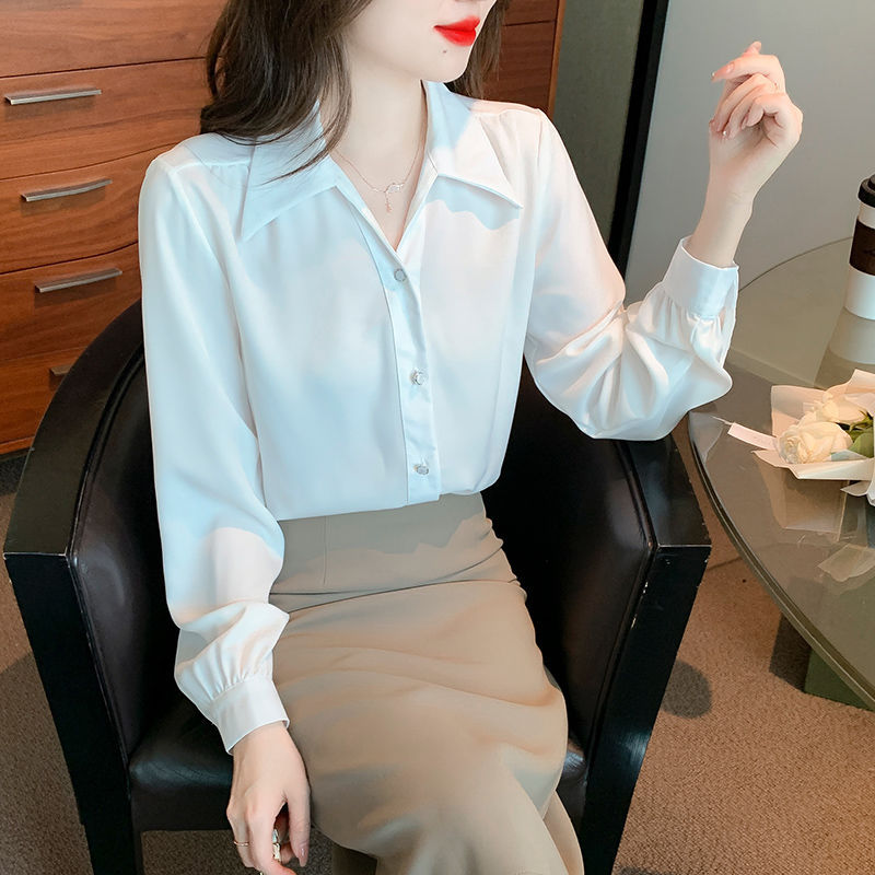 Klassisk Bluse med Elegante Detaljer