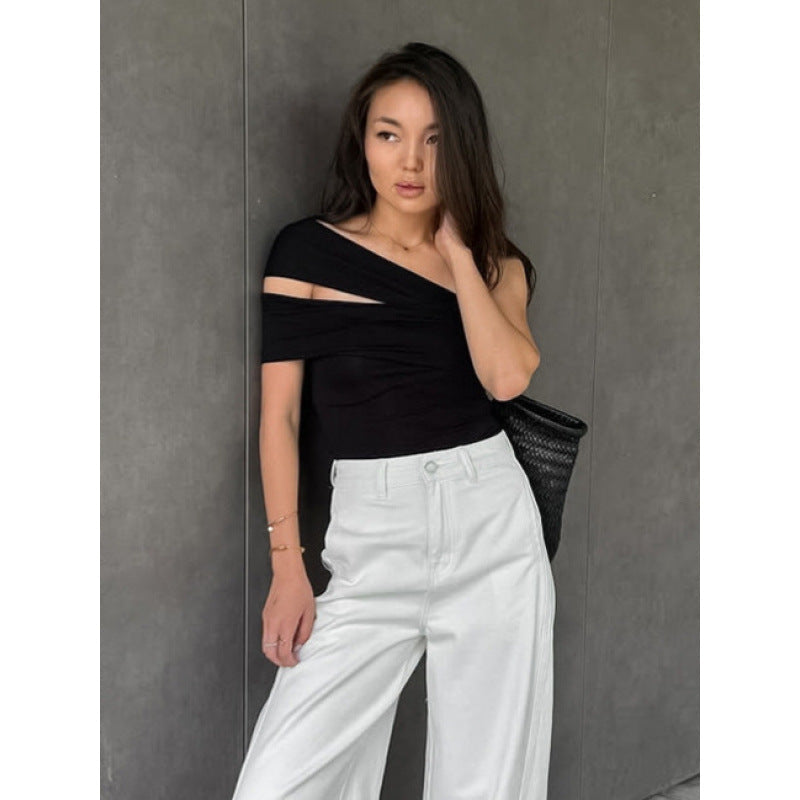 Dynamiskt asymmetriskt topp med elegant drapering