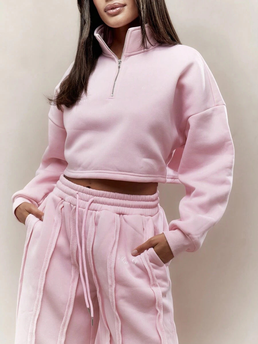 Stilfuldt cropped sæt med pullover og bukser
