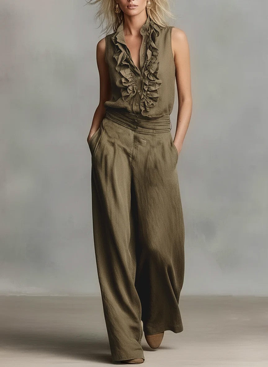 Feminine Bluse med Flatterende Detaljer og Klassisk Krave