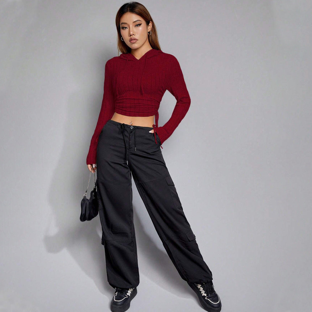 Feminine Cropped Hoodie med langærmer og stilfuldt ribdesign