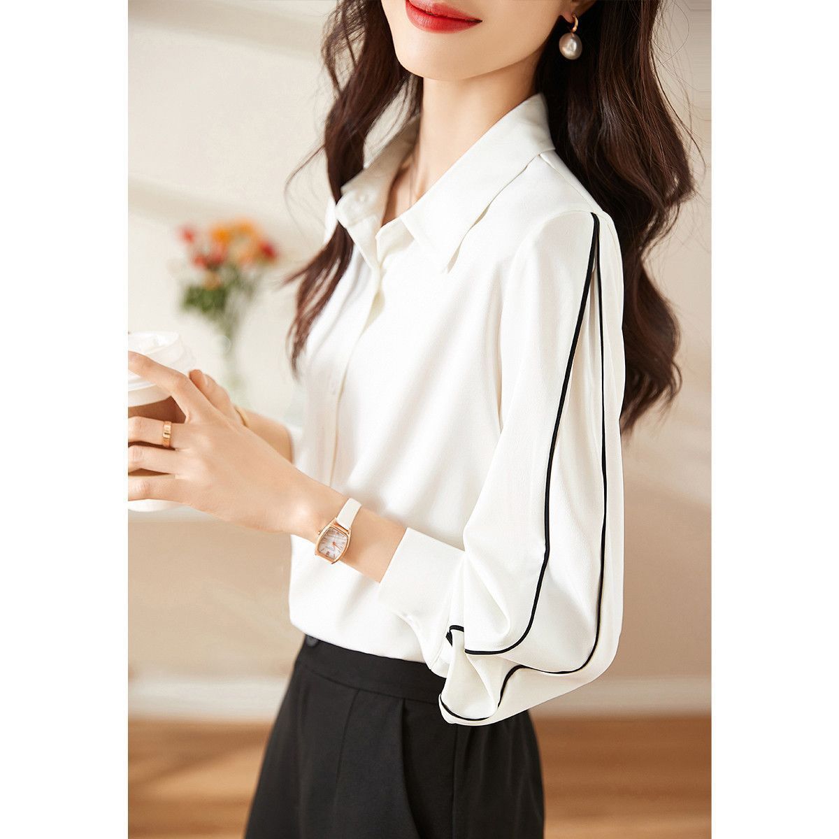 Klassisk og Elegant Bluse med Knappedesign - ModeEssens