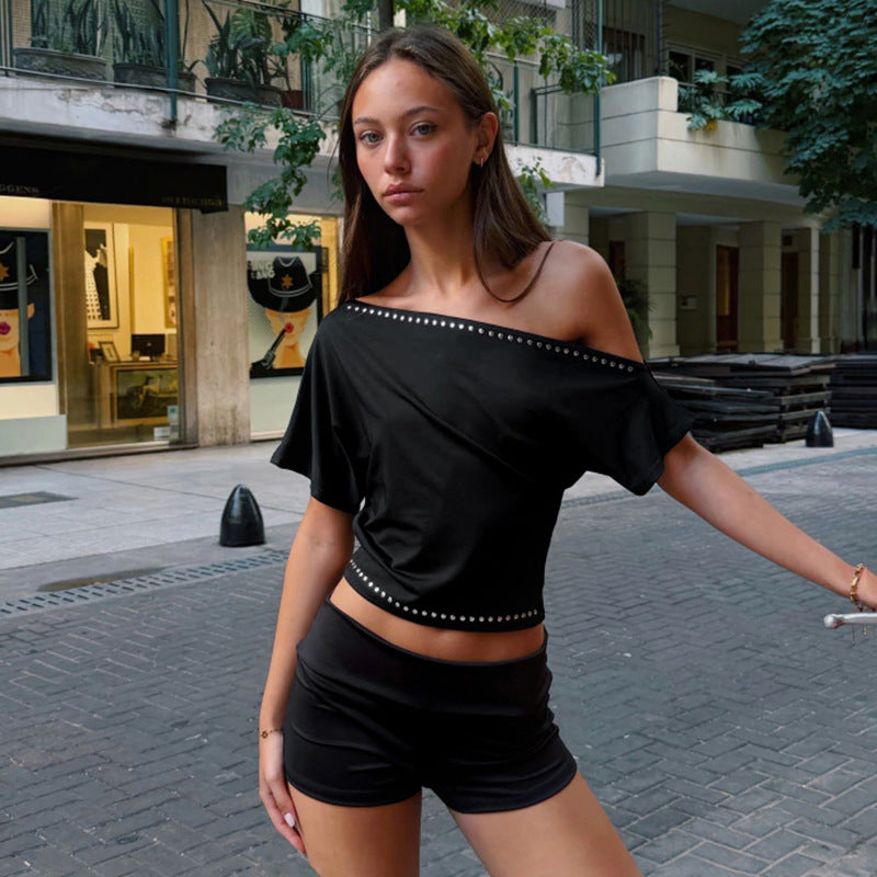 Asymmetrisk Crop-Top för Damer med Elegant Drapering och Nitar