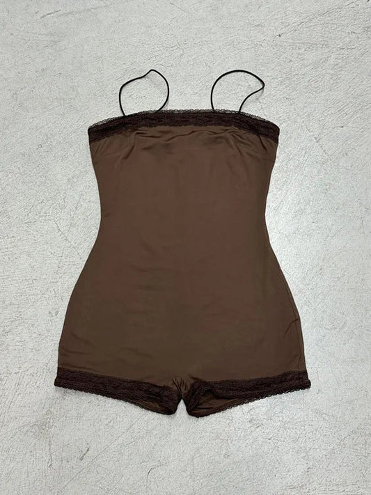 Sofistikerad ärmlös bodysuit med spetsdetaljer