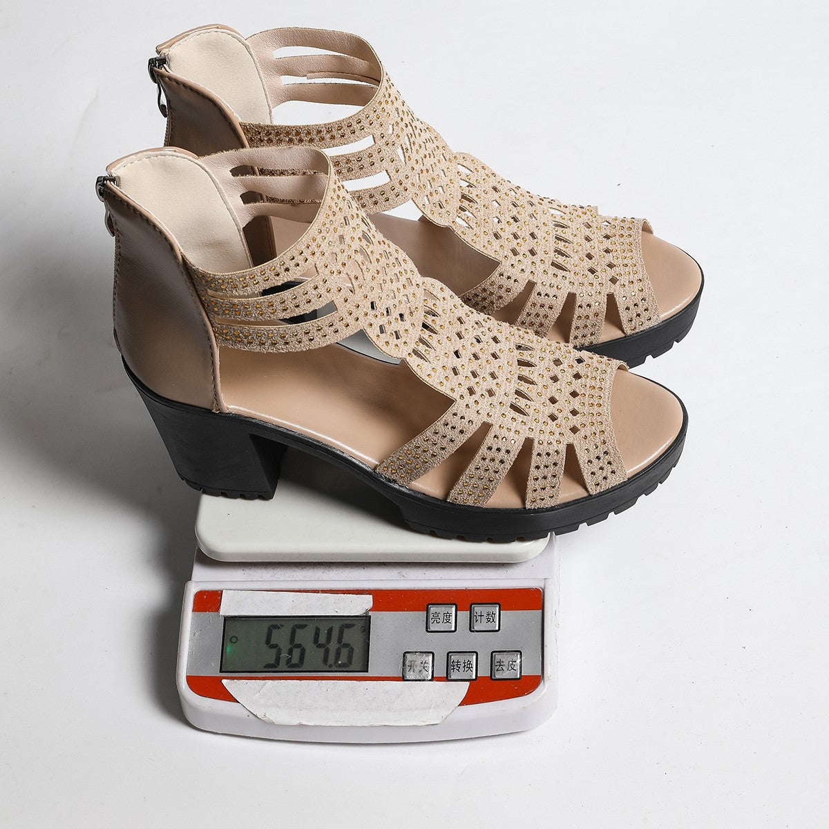 Stiliga Klacksandaler med Elegant Riemdesign och Bekväm Klack