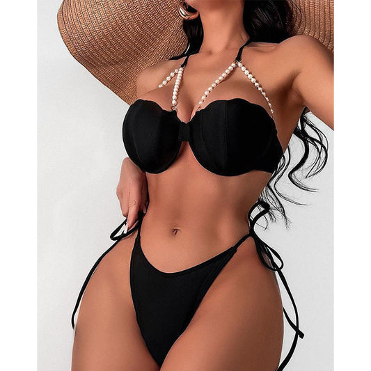 Strandbikini med Skaldjursinspiration och Lyxiga Detaljer