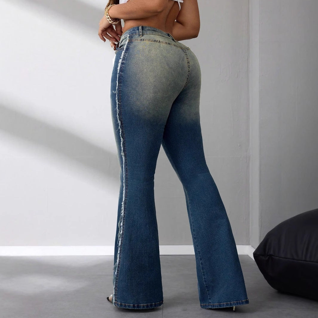 Feminine Bootcut Jeans med høj talje og rå detaljer fra ChicDenim