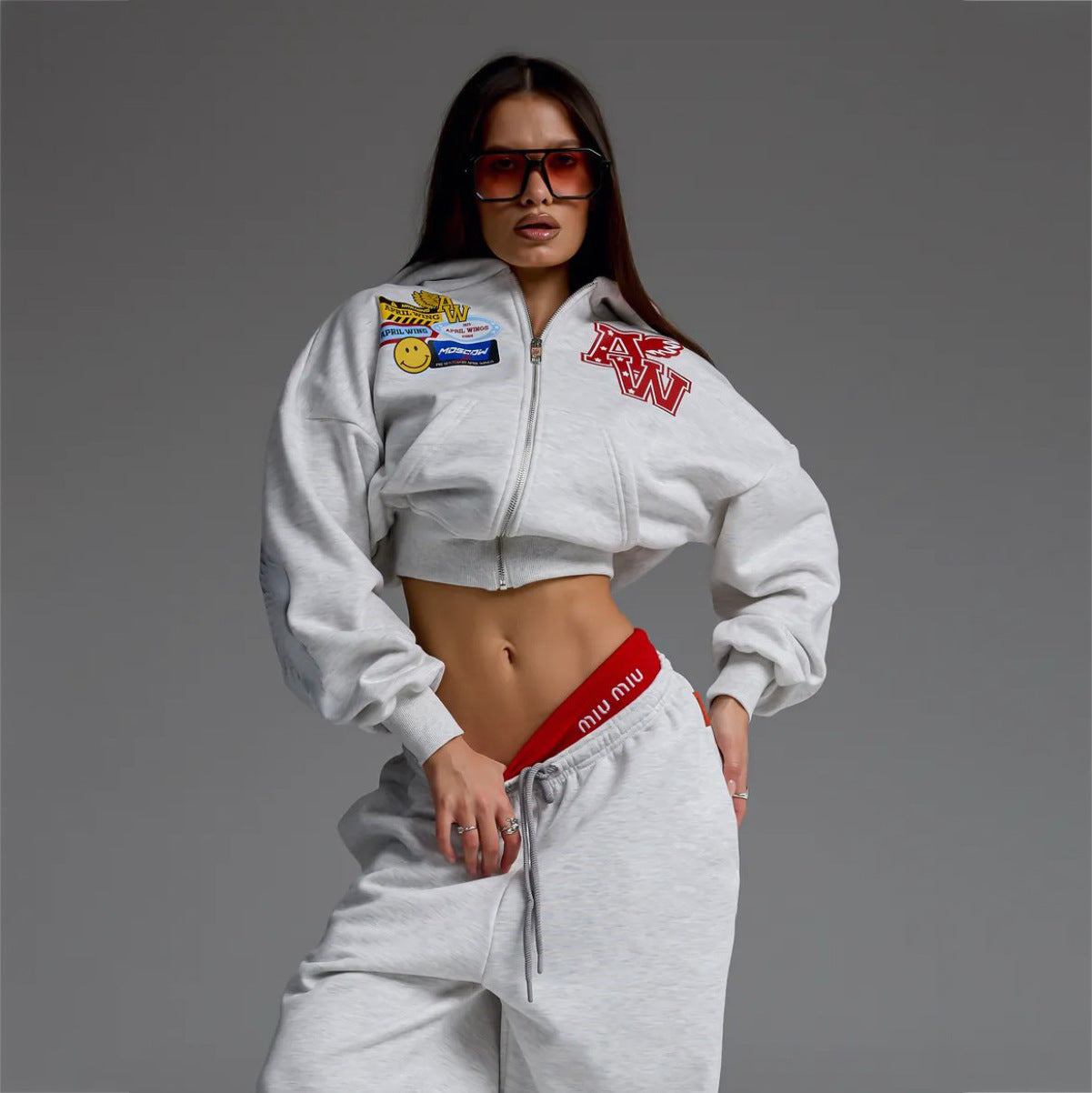 Stilfuld cropped Sweatjakke med unikke detaljer