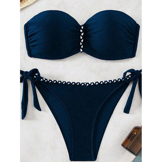Sofistikerad Bandeau-Bikini med lekfulla detaljer