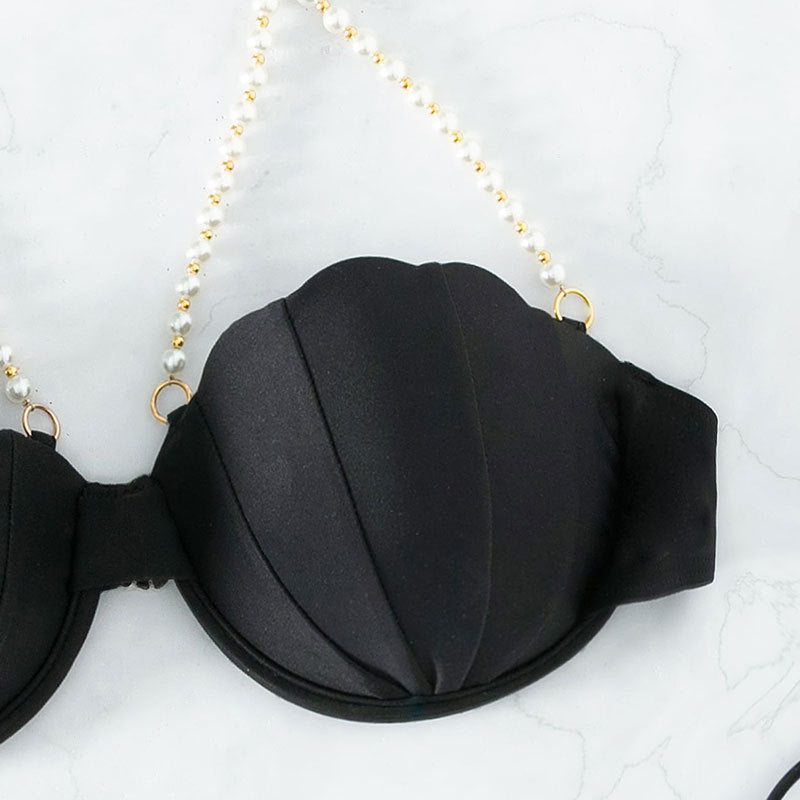 Strandbikini med Skaldjursinspiration och Lyxiga Detaljer
