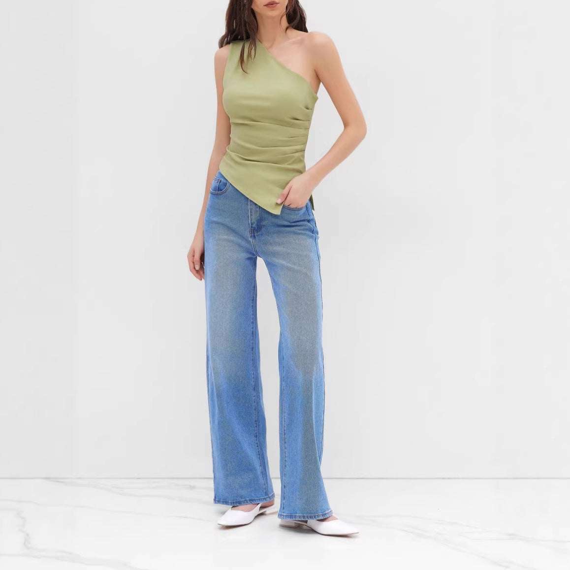 Elegant Asymmetrisk Topp med Finstämd Drapering