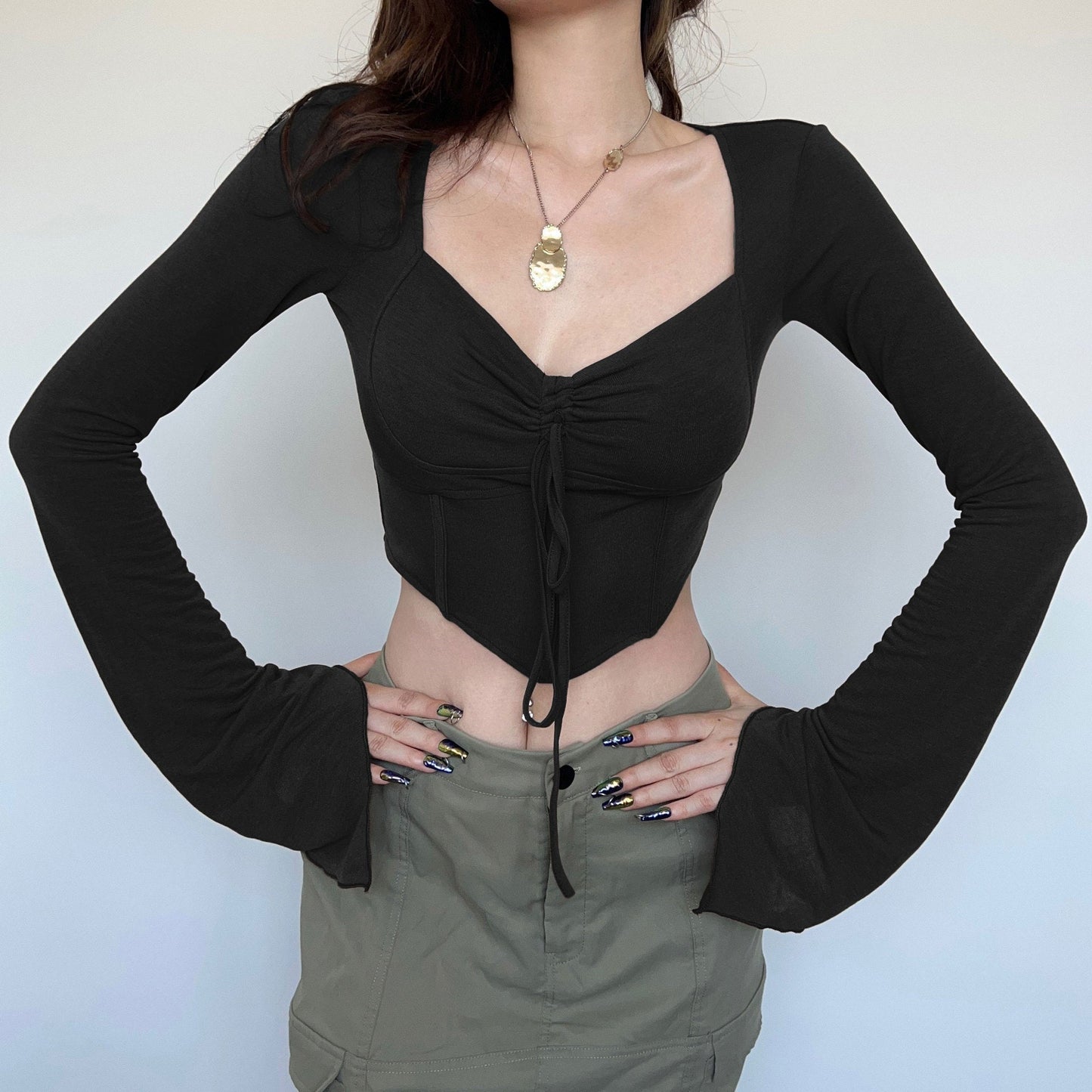 Elegant Cropped-Top med Flæser og Viddeærmer