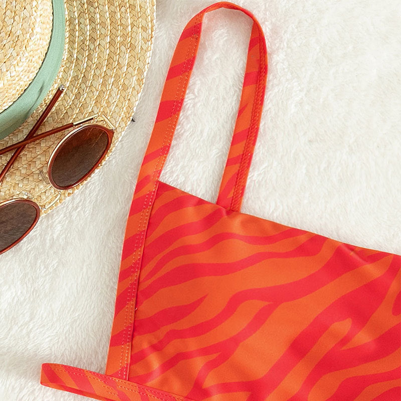 Stilfullt Bandeau-Bikini Set med Djärv Mönstring