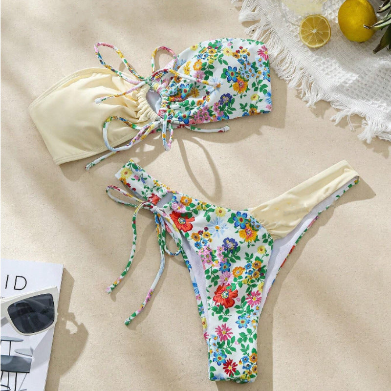 Blomstrande Bandeau-Bikini Set för Sommardagar