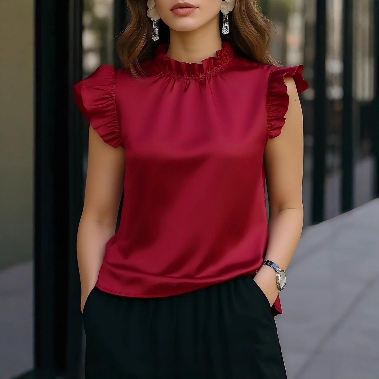 Feminine Bluse med Rynkedetaljer og Moderne Krave