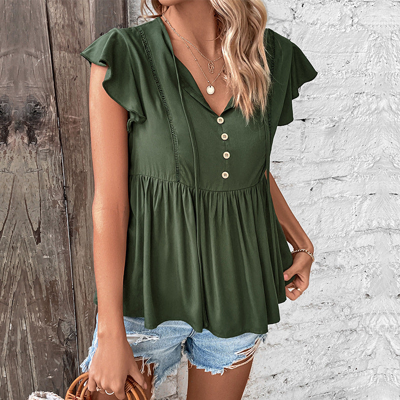 Feminin blus med volangdetaljer och knäppning