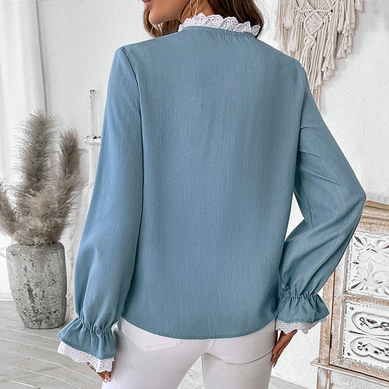 Feminine Bluse med Flæser og Knappedetaljer