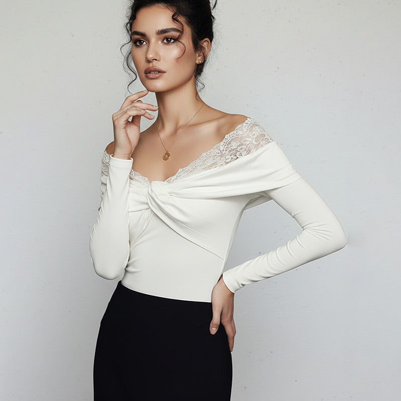 Feminint bodynät med spetsdetaljer och elegant passform