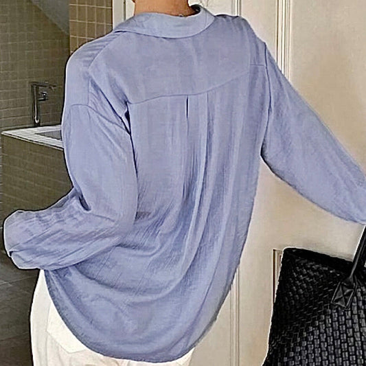 Feminin blus med knytband och volangdetaljer