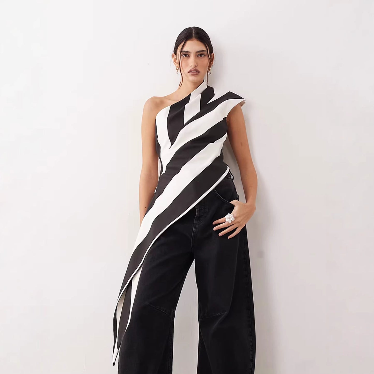Asymmetrisk Wrap-Topp med Stiliga Ränder