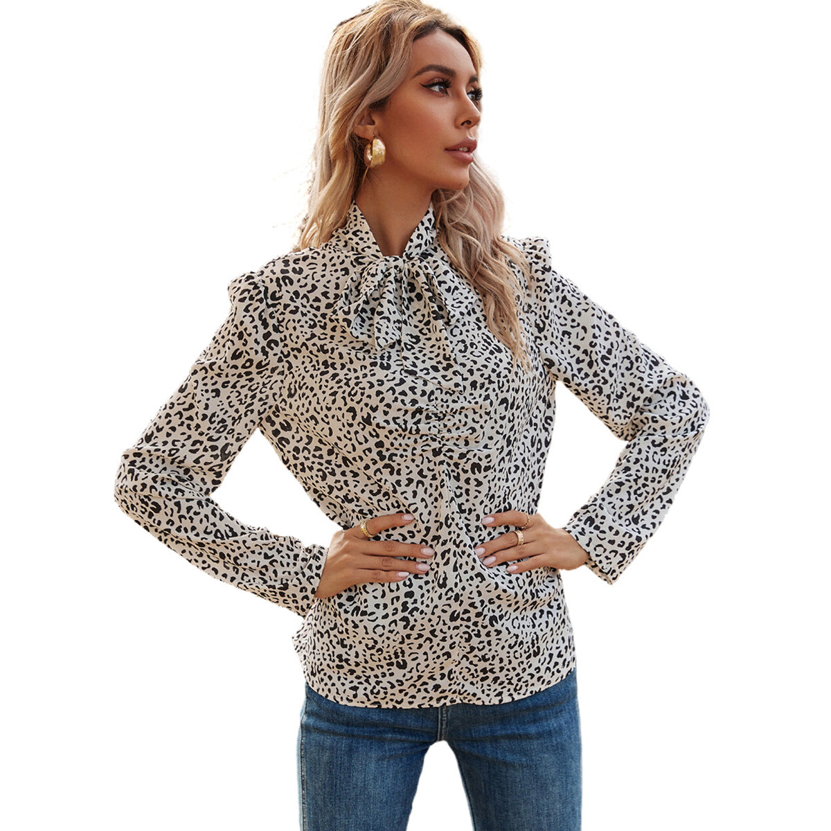 Feminine Bluse med Flæser og Elegant Dyreprint