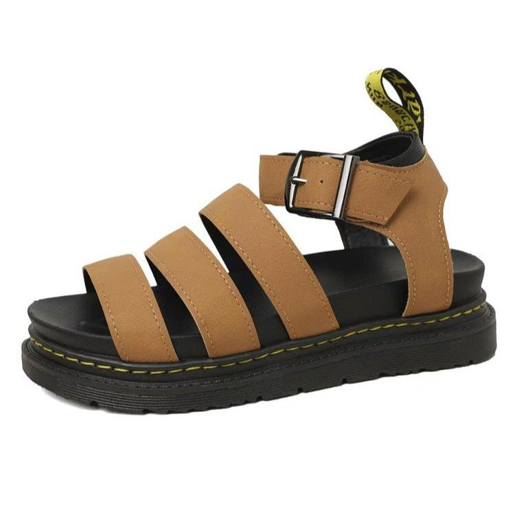 Sandaler för kvinnor med platå och remmar