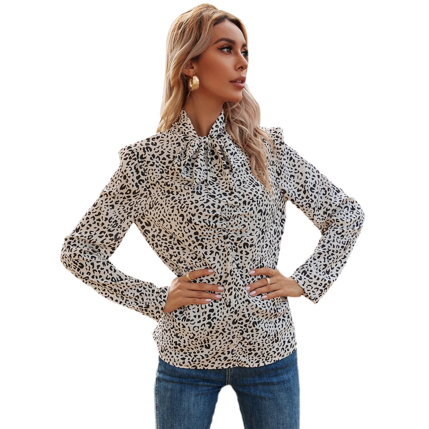 Feminine Bluse med Flæser og Elegant Dyreprint
