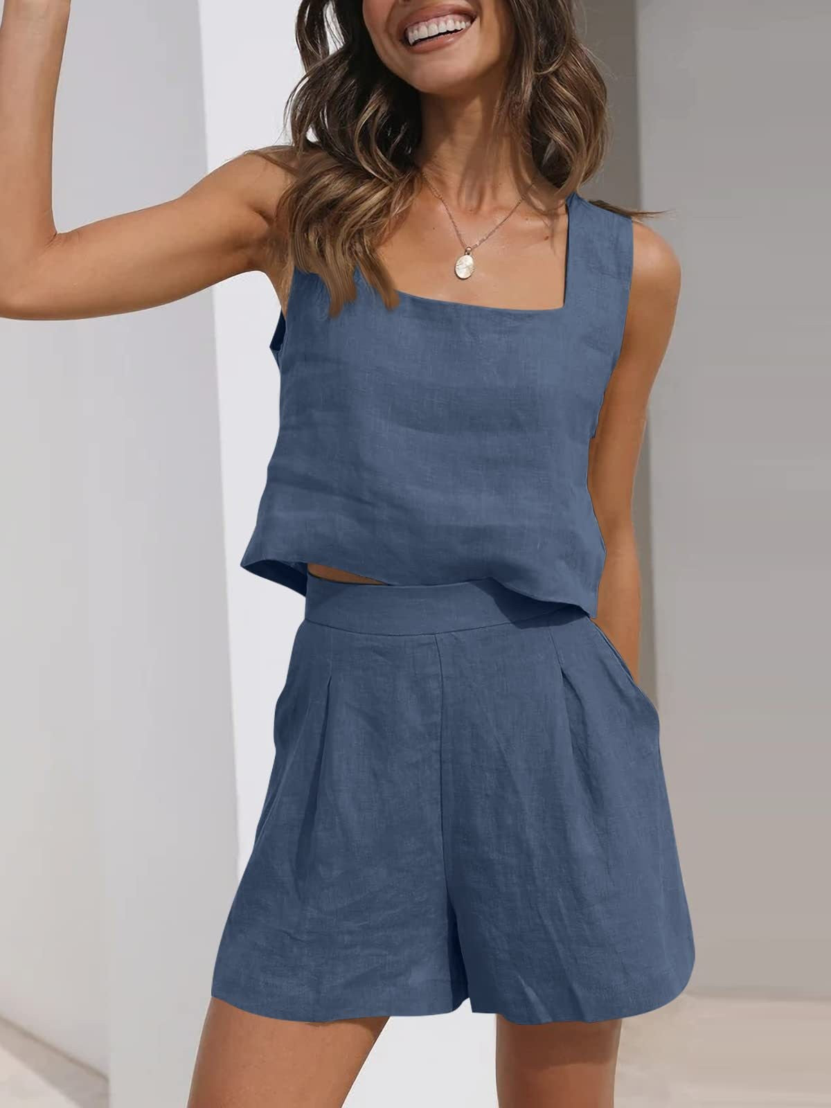Elegant sommaroutfit med ärmlös topp och shorts – Ansträngningslös stil