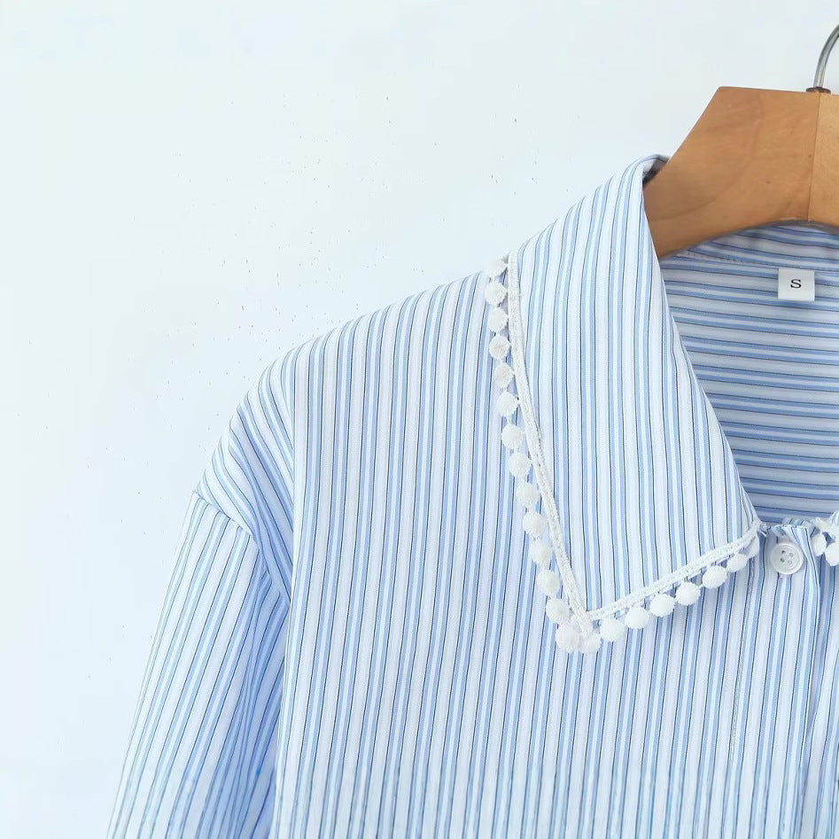 Stilfuld cropped bluse med delikate spidser