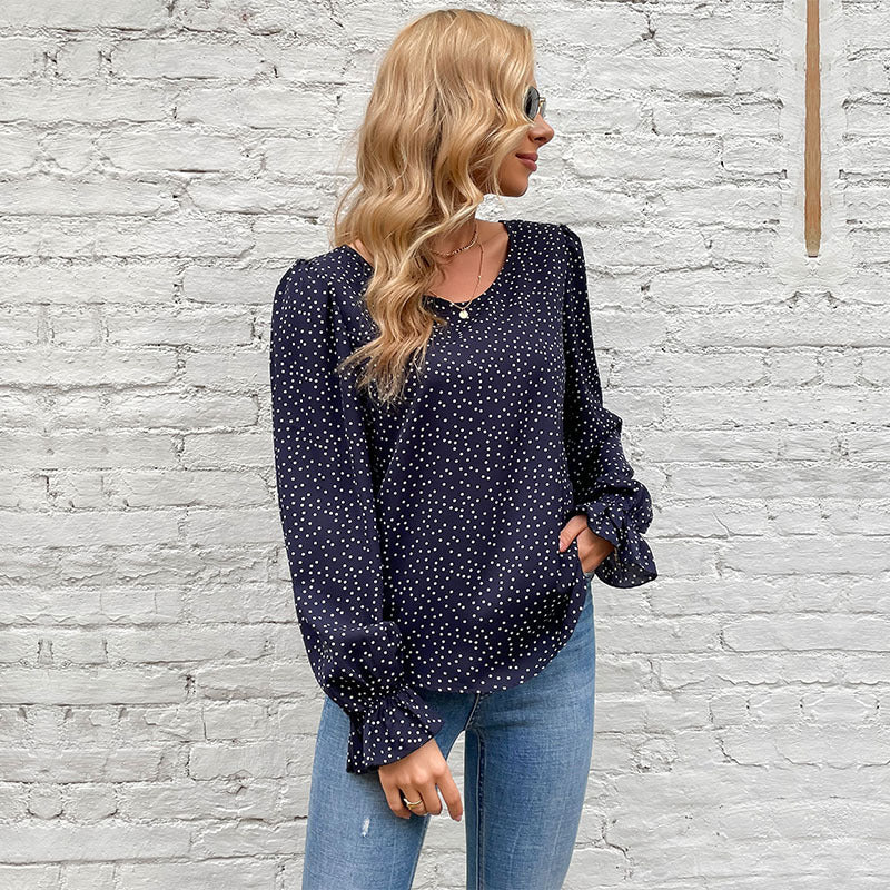 Feminine Bluse med Flatterdetaljer og Dobbelte Puffærmer