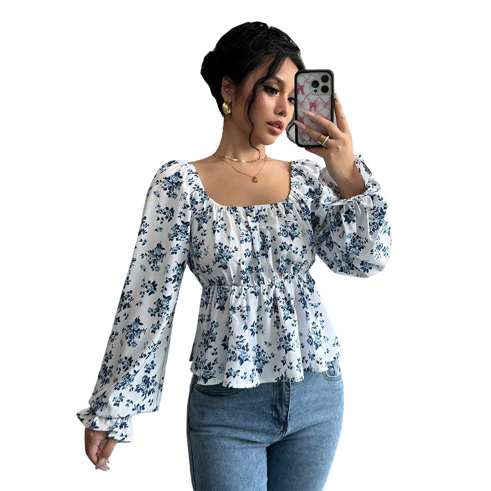 Stilfull blus med blomstertryck och puffärm