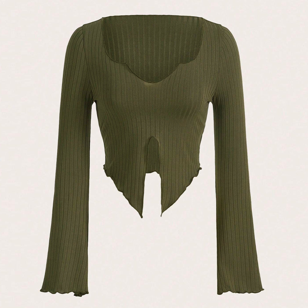 Sofistikeret cropped langærmet top med asymmetrisk kant og ruffle detaljer