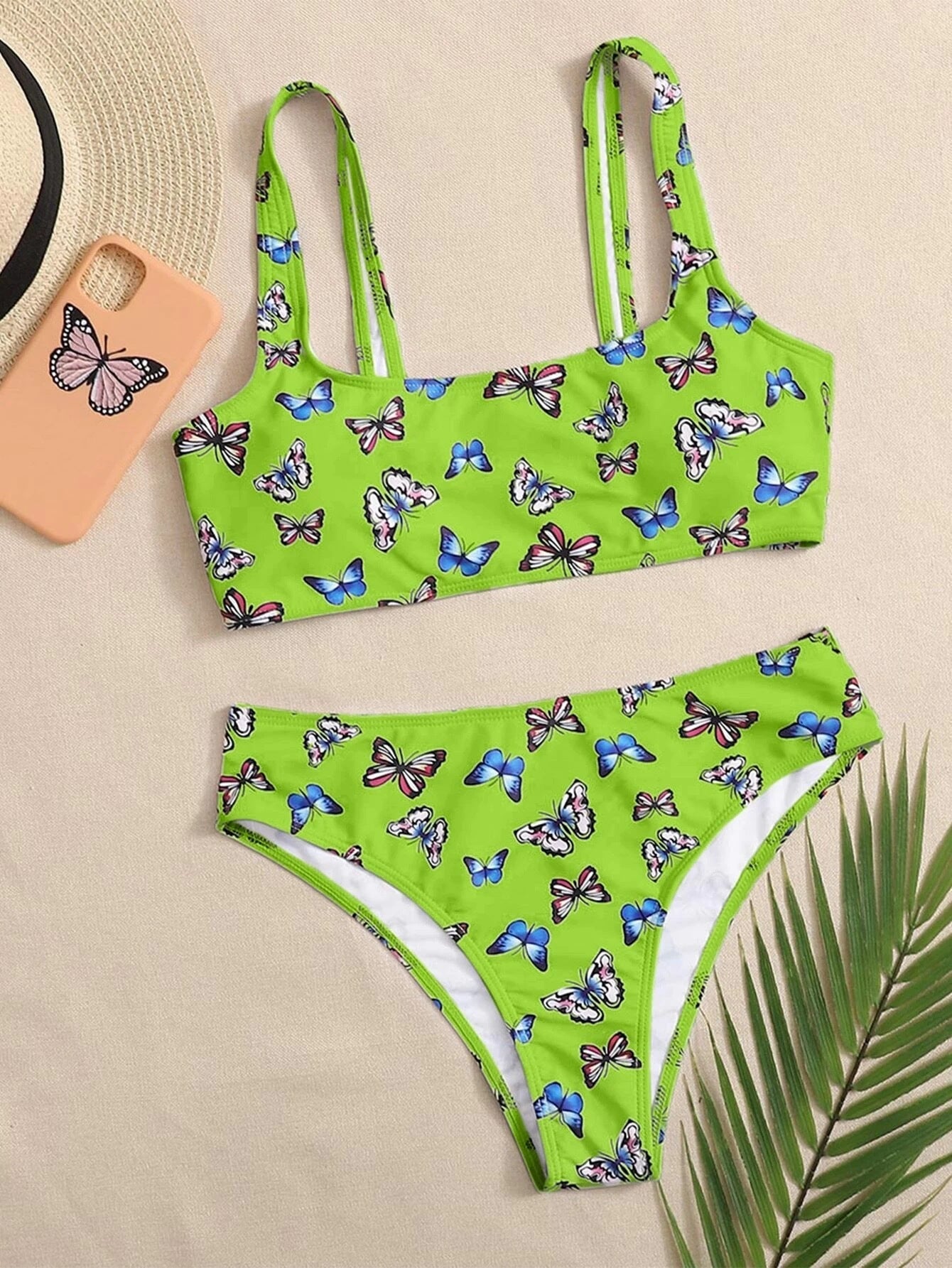 Färgglad Bikiniset med Somriga Fjärilmönster